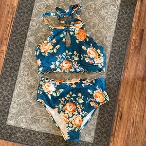 CUPSHE Two Piece Floral Swim suit